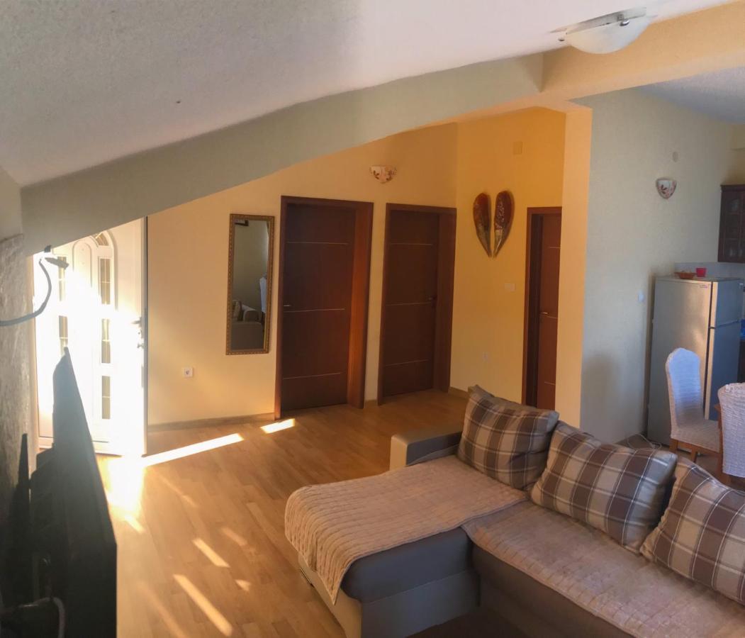 Jovana -- Porodicni Apartmani Igalo Herceg Novi Exterior photo